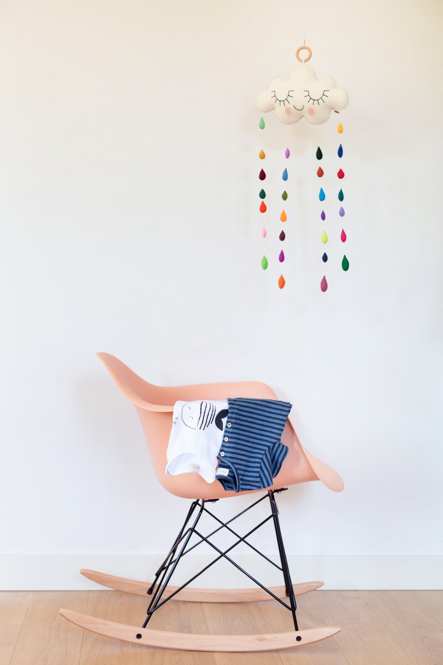 Quem anda à chuva, molha-se | Mobile