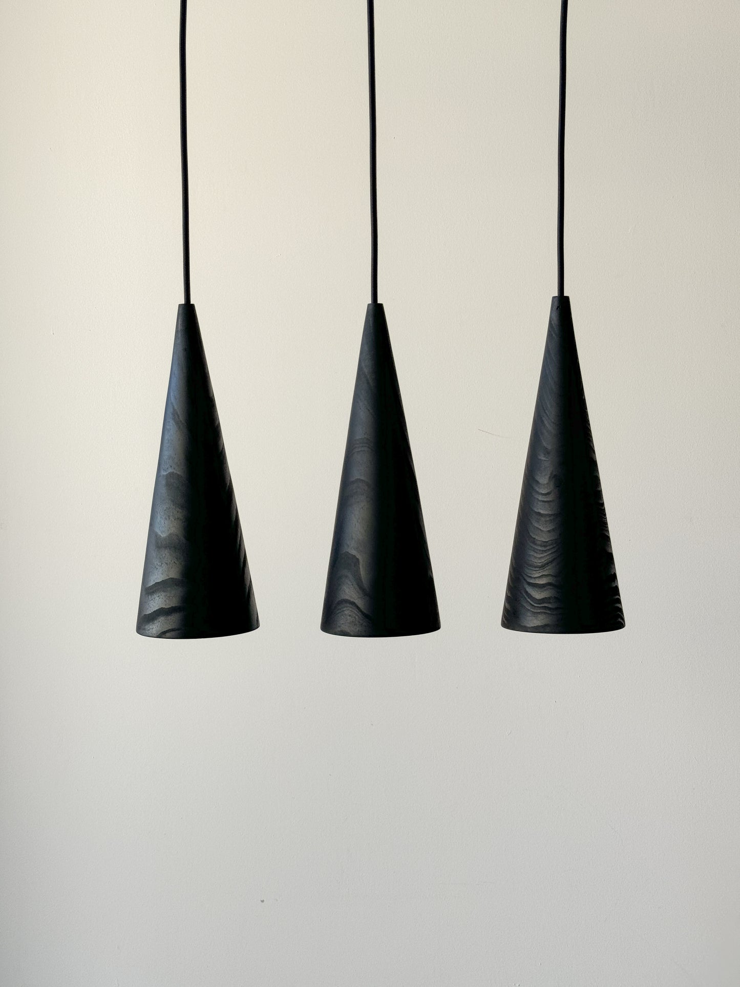 Não há luz sem Sombra | Candeeiro Cónico Suspenso Queimado