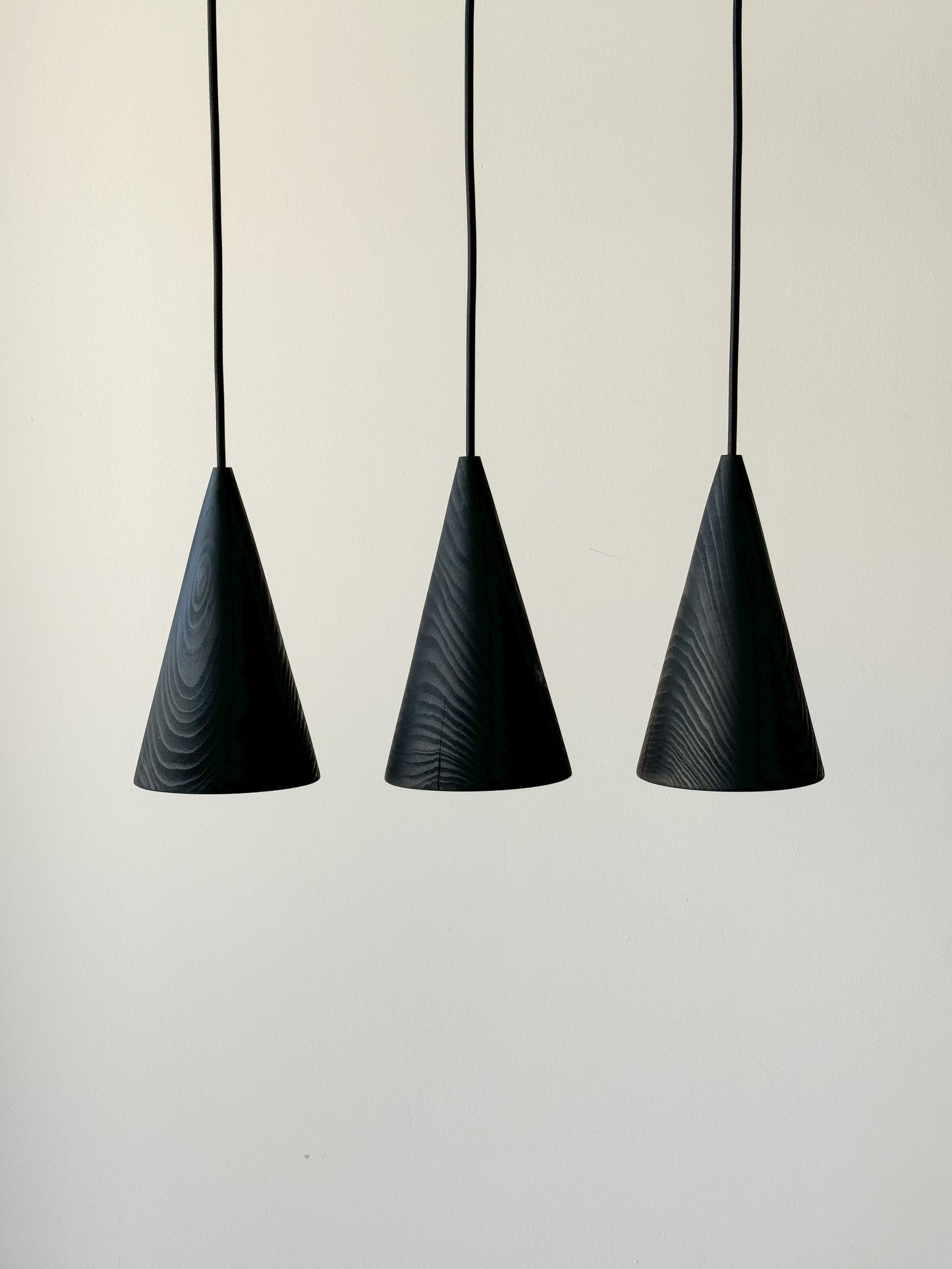 Não há luz sem Sombra | Candeeiro Cónico Suspenso Queimado