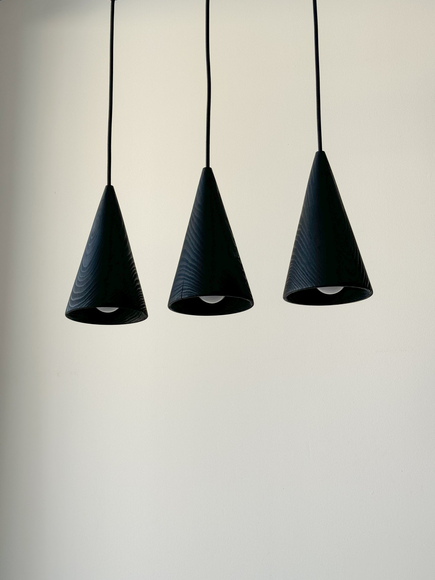 Não há luz sem Sombra | Candeeiro Cónico Suspenso Queimado