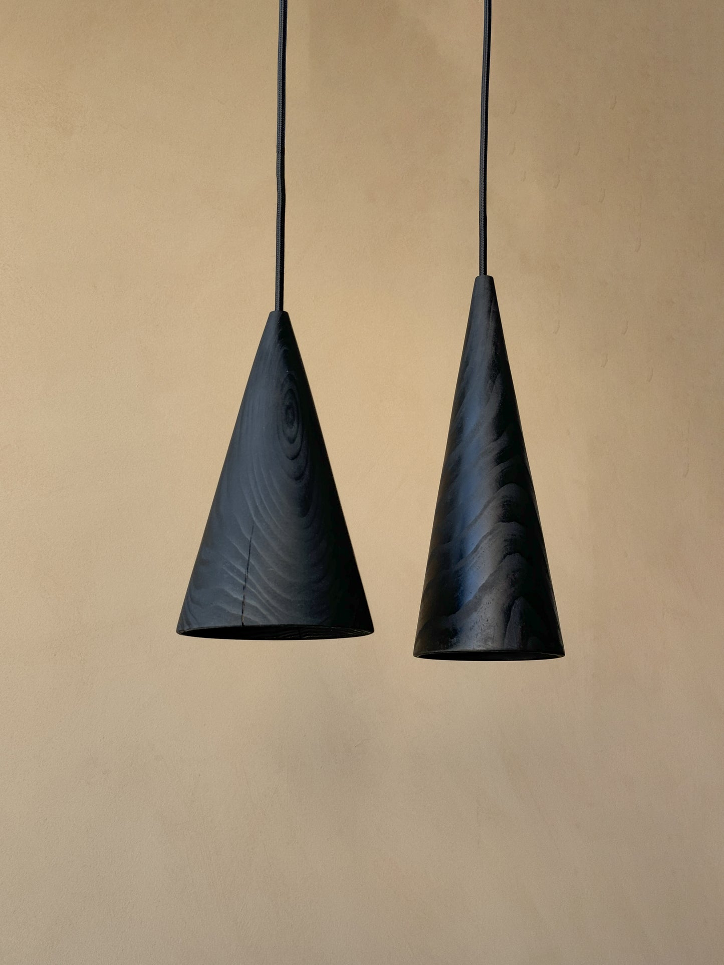 Não há luz sem Sombra | Candeeiro Cónico Suspenso Queimado